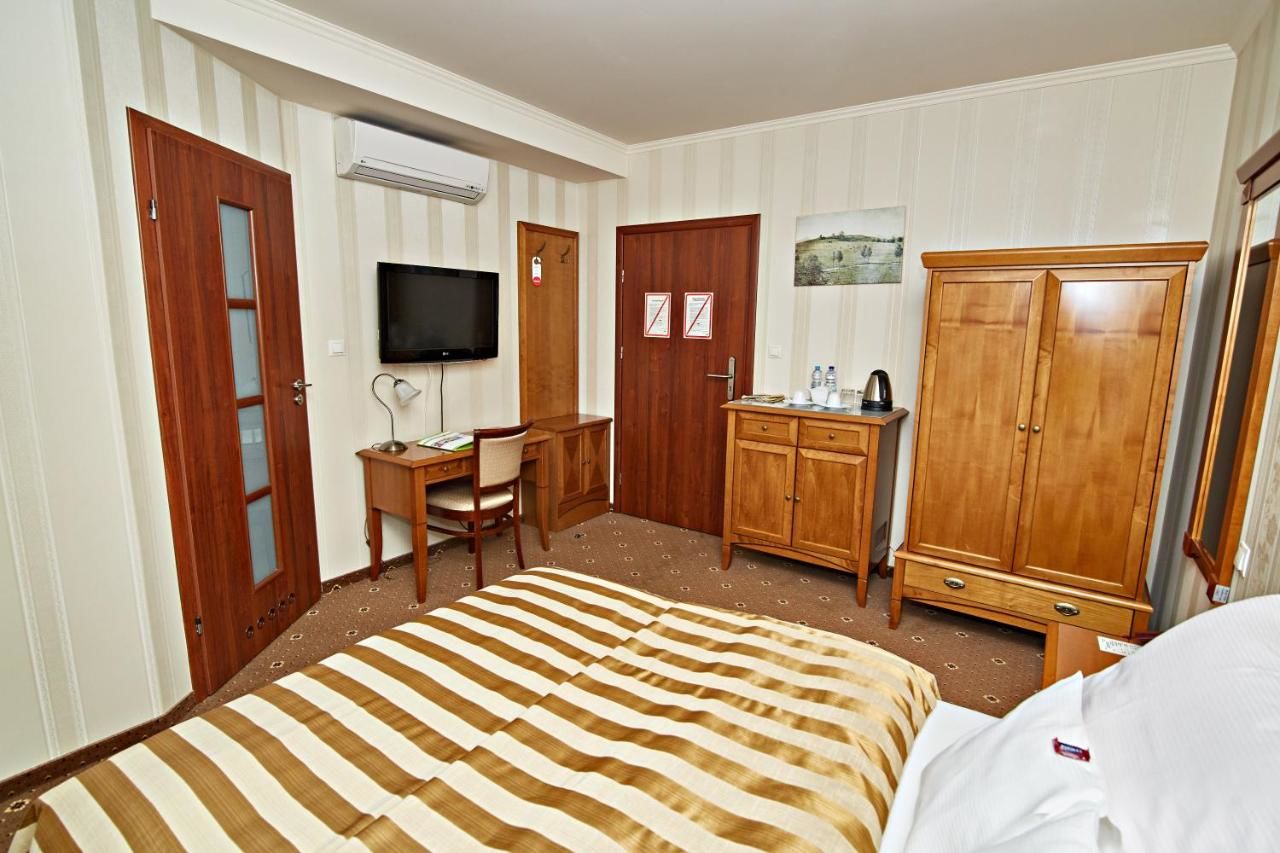 Отель Hotel Ted Радомско-34
