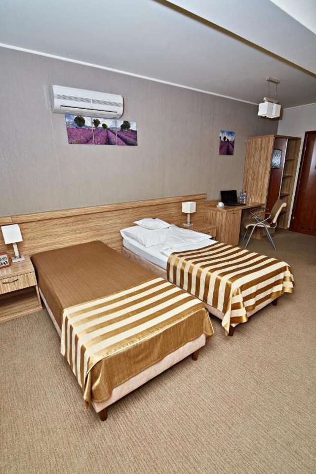 Отель Hotel Ted Радомско-38